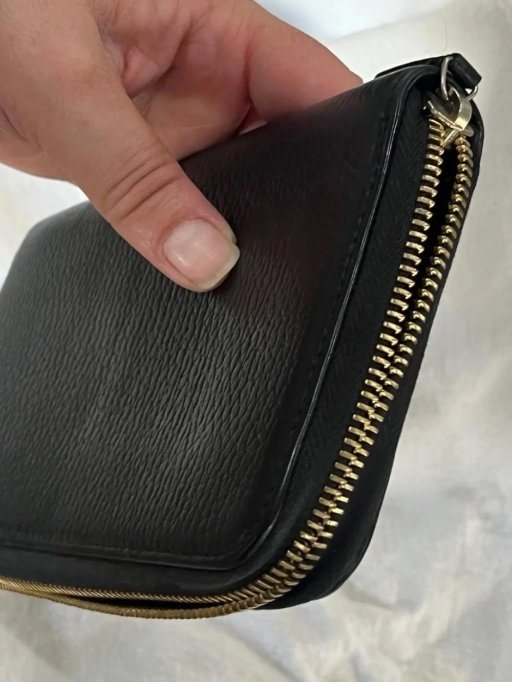 BLACK GUCCI GG
MARMONT ZIP AROUND
WALLET - Picture 7 of 9